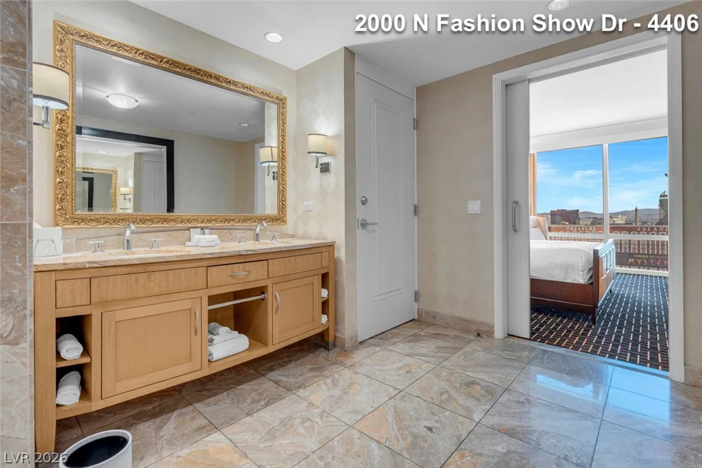 2000 FASHION SHOW, Las Vegas, NV 89109