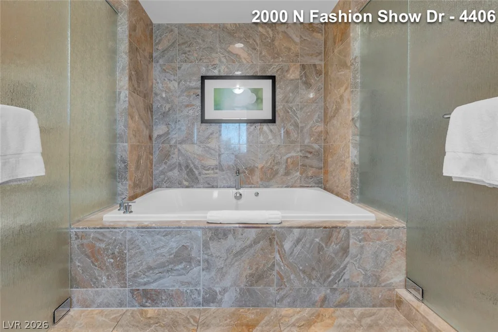 2000 FASHION SHOW, Las Vegas, NV 89109