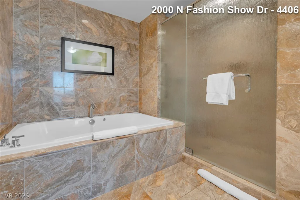 2000 FASHION SHOW, Las Vegas, NV 89109