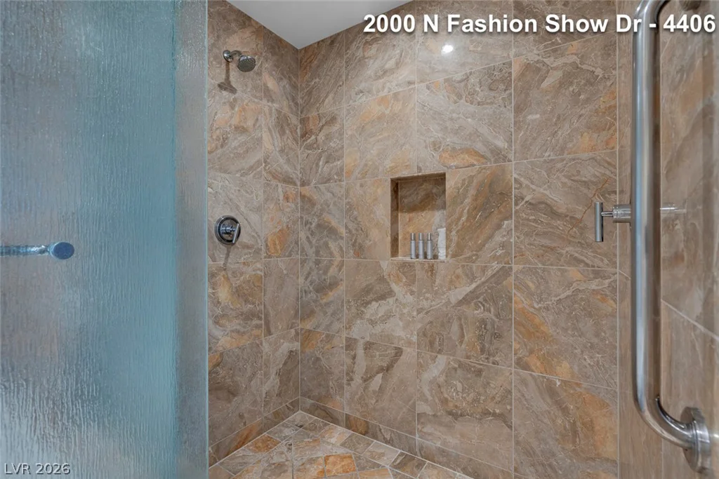 2000 FASHION SHOW, Las Vegas, NV 89109