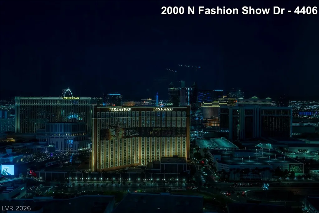 2000 FASHION SHOW, Las Vegas, NV 89109