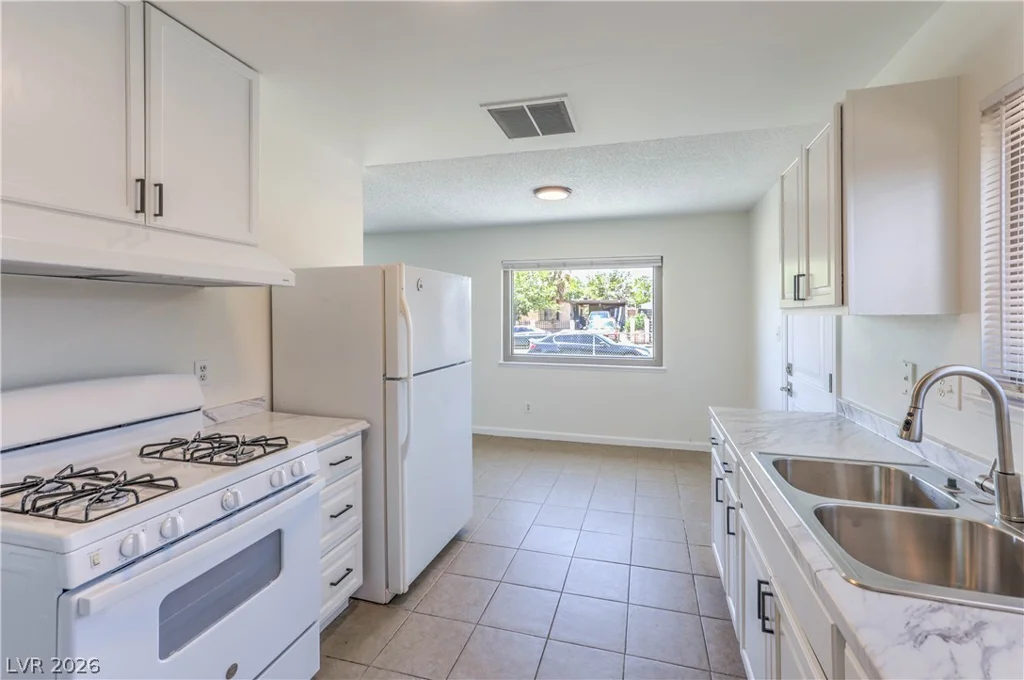 518 Duchess, North Las Vegas, NV 89030