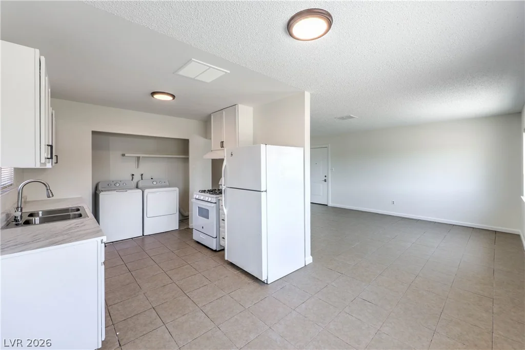 518 Duchess, North Las Vegas, NV 89030