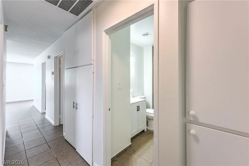518 Duchess, North Las Vegas, NV 89030