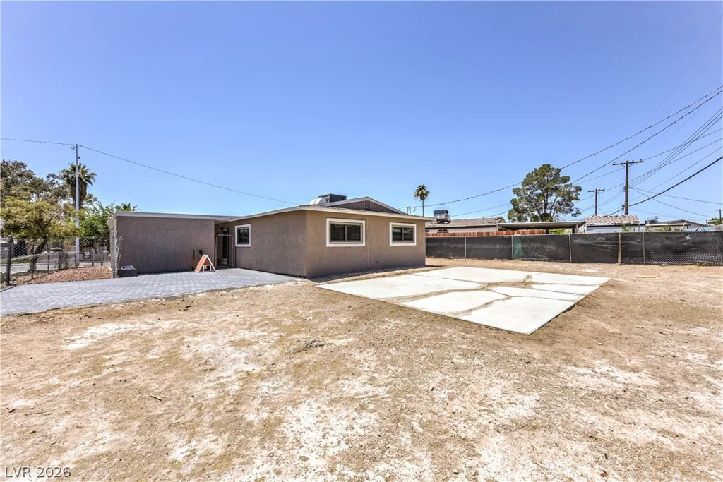 518 Duchess, North Las Vegas, NV 89030