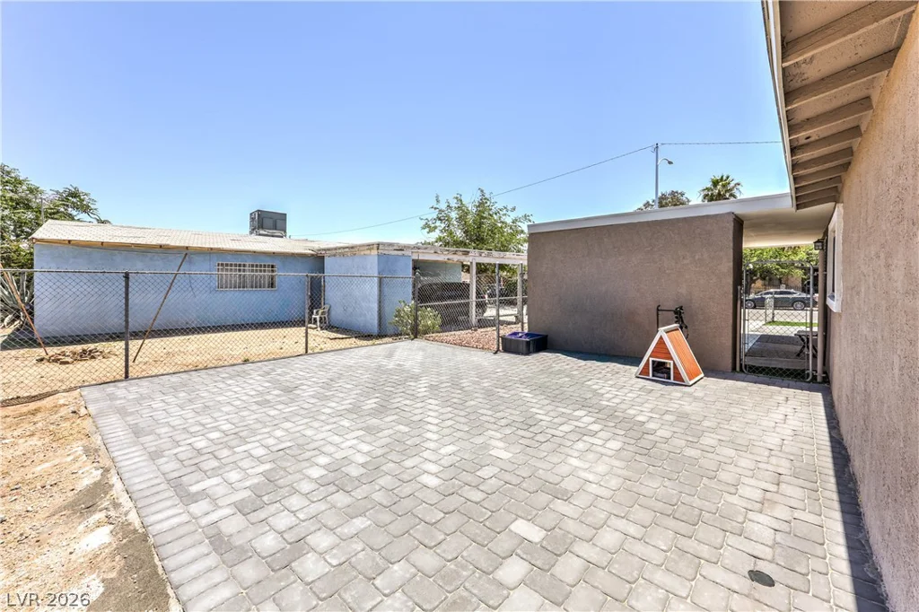 518 Duchess, North Las Vegas, NV 89030