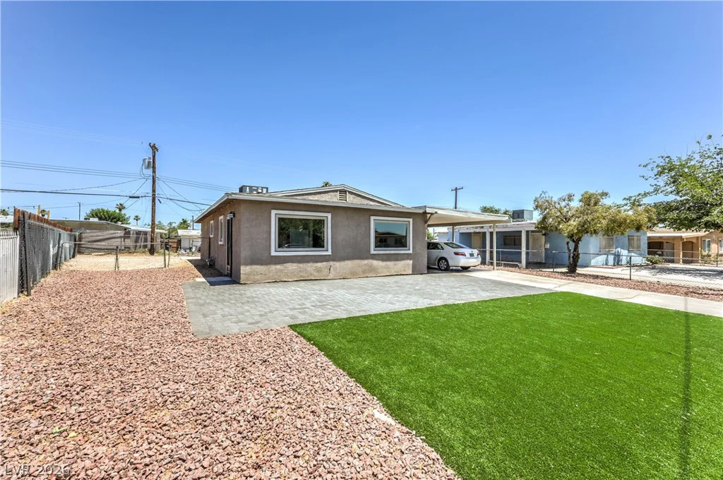 518 Duchess, North Las Vegas, NV 89030