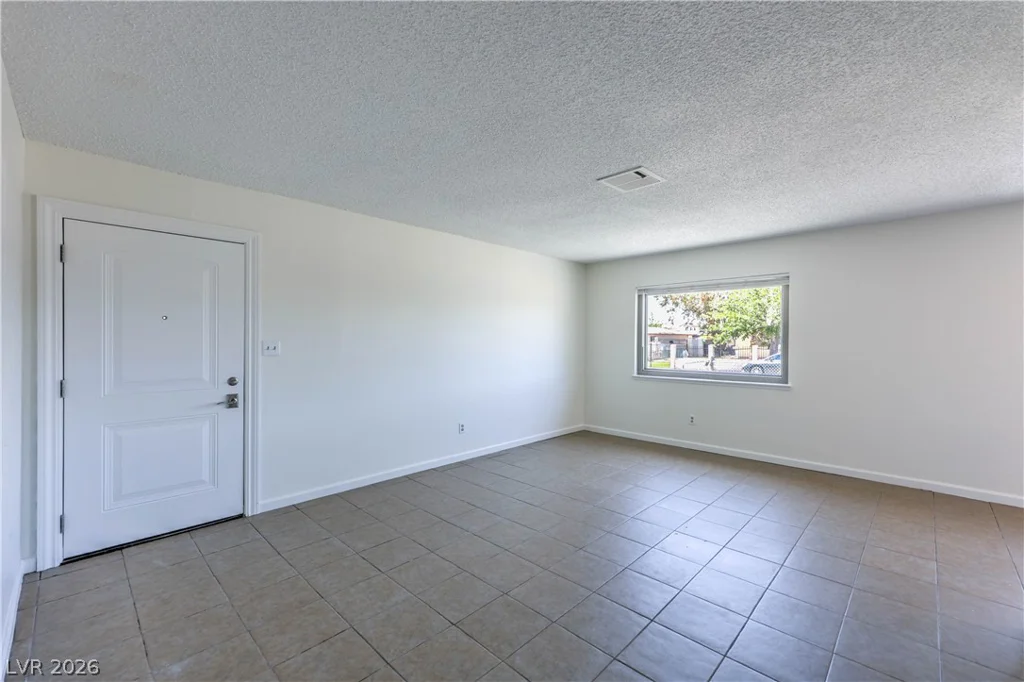 518 Duchess, North Las Vegas, NV 89030