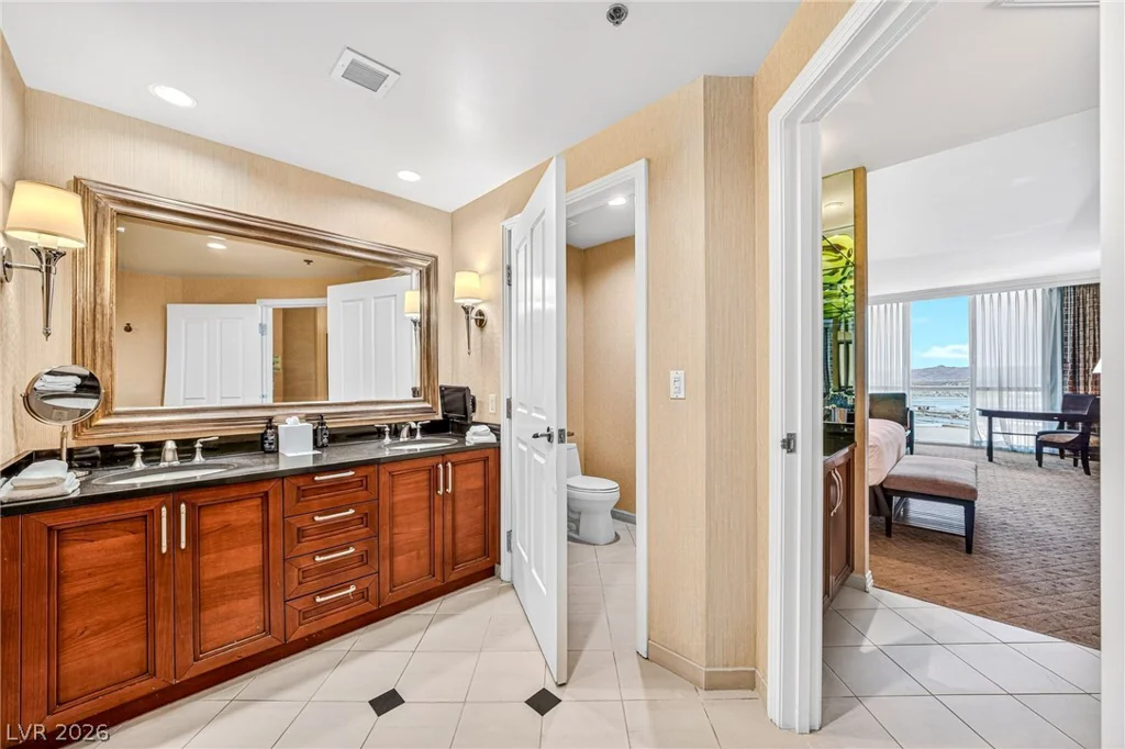 145 Harmon, Las Vegas, NV 89109