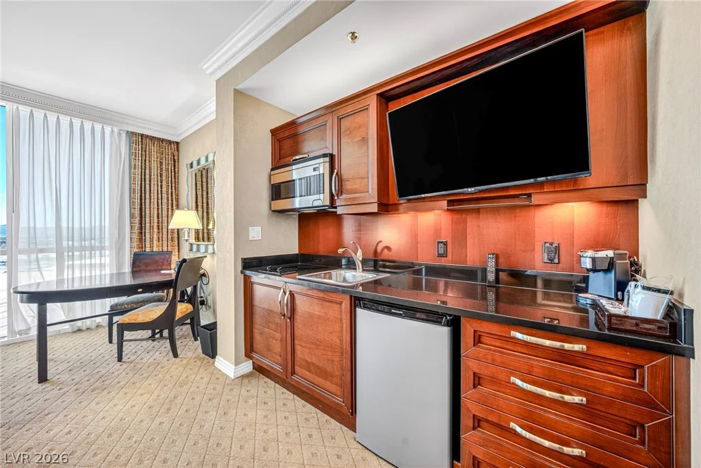 145 Harmon, Las Vegas, NV 89109
