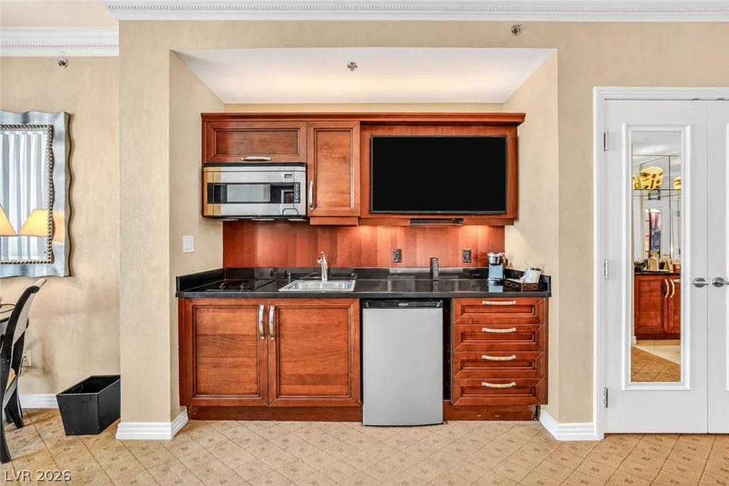 145 Harmon, Las Vegas, NV 89109