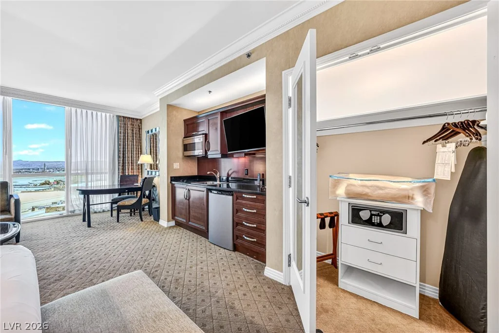 145 Harmon, Las Vegas, NV 89109