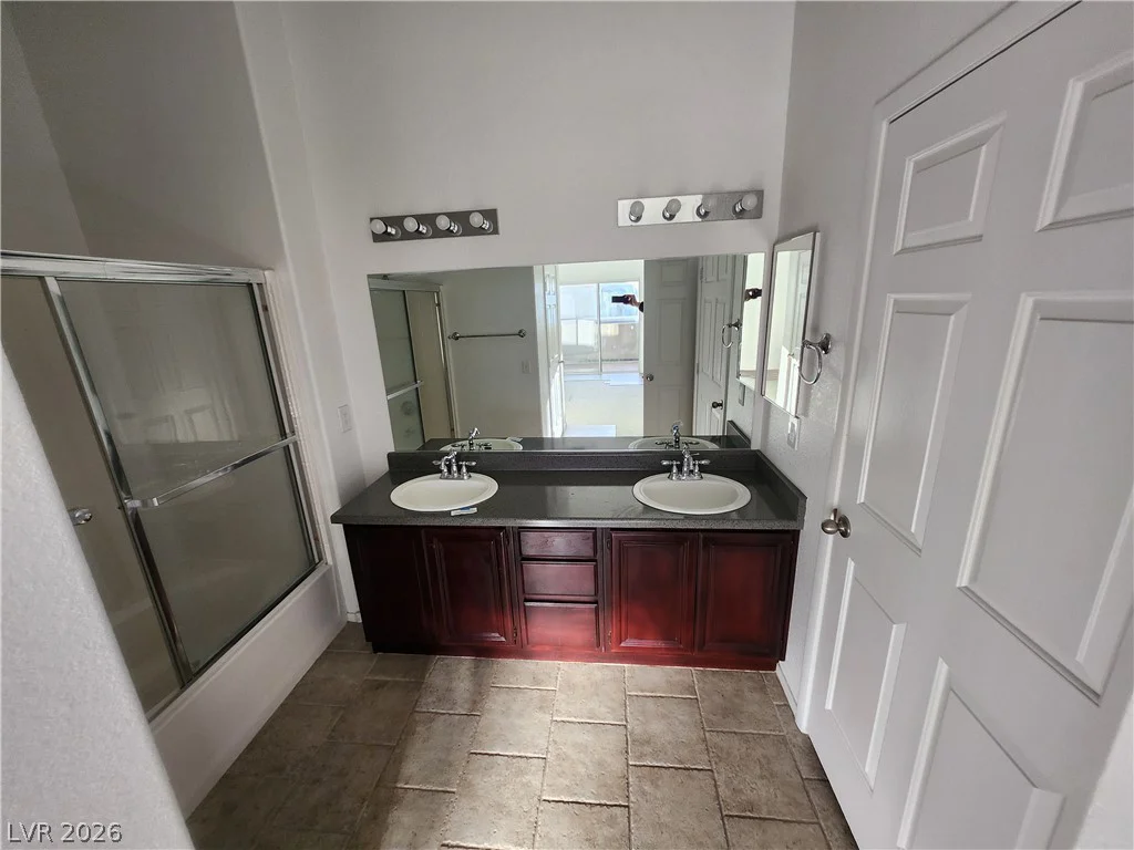 10245 Maryland, Las Vegas, NV 89183