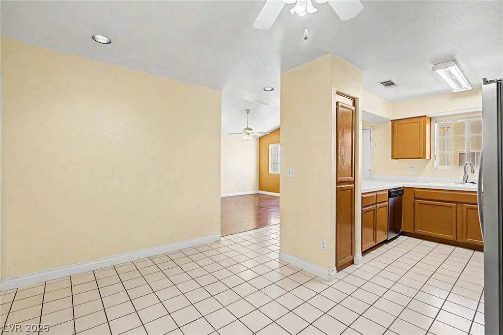 2725 Nellis, Las Vegas, NV 89121