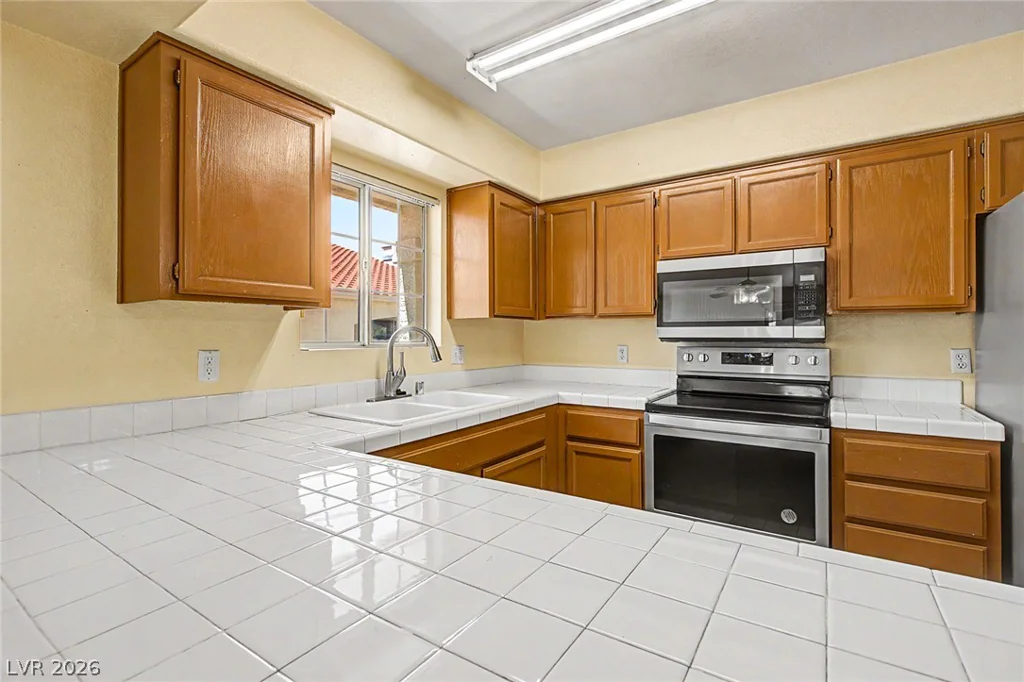 2725 Nellis, Las Vegas, NV 89121