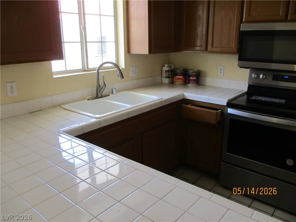2725 Nellis, Las Vegas, NV 89121