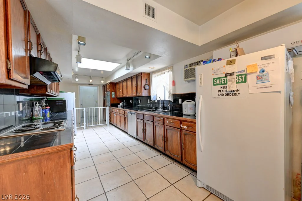 1951 Papago, Las Vegas, NV 89169