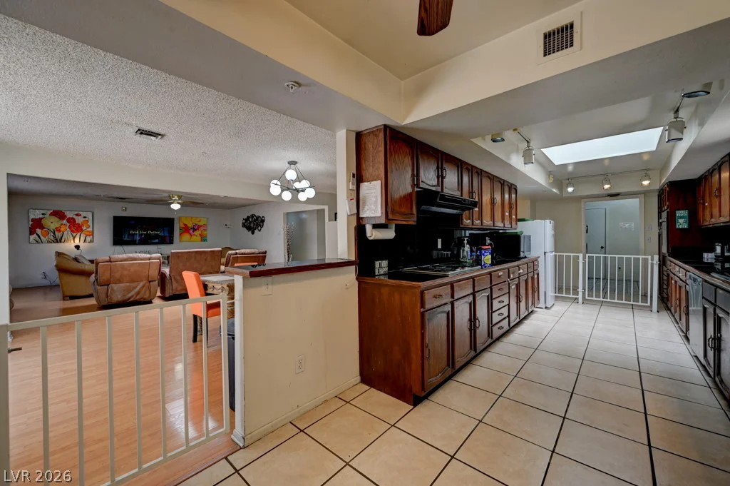 1951 Papago, Las Vegas, NV 89169