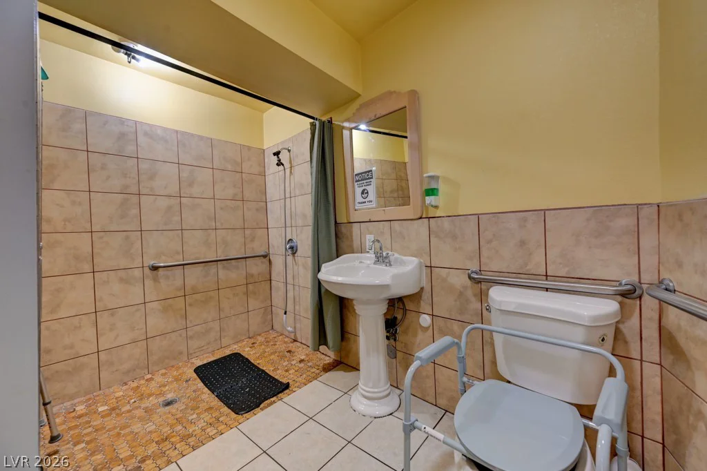 1951 Papago, Las Vegas, NV 89169