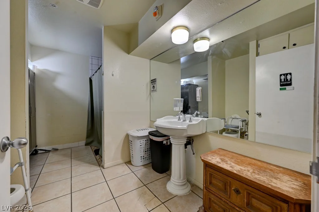 1951 Papago, Las Vegas, NV 89169