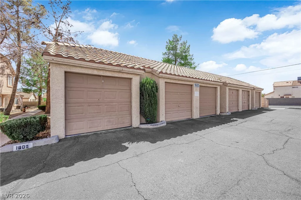 1600 Torrey Pines, Las Vegas, NV 89108