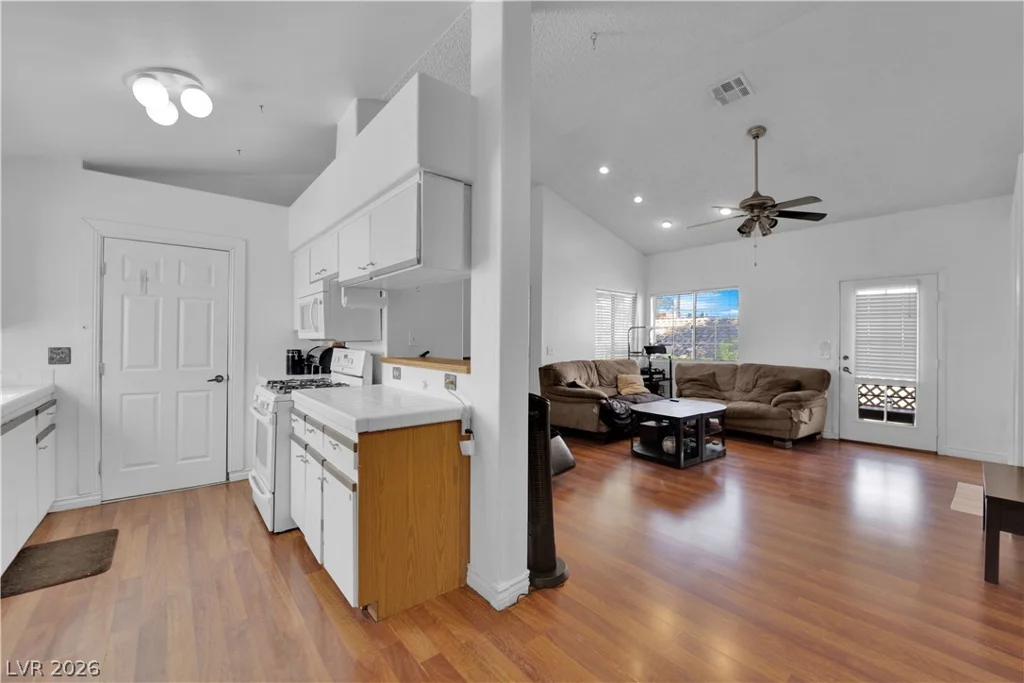 1600 Torrey Pines, Las Vegas, NV 89108