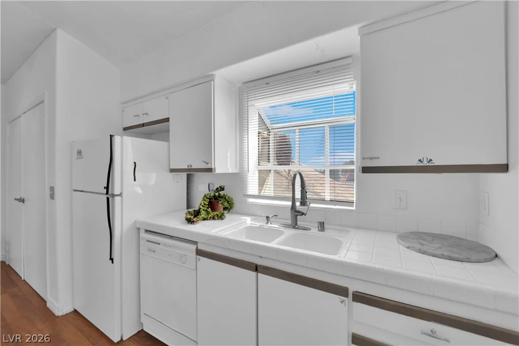 1600 Torrey Pines, Las Vegas, NV 89108