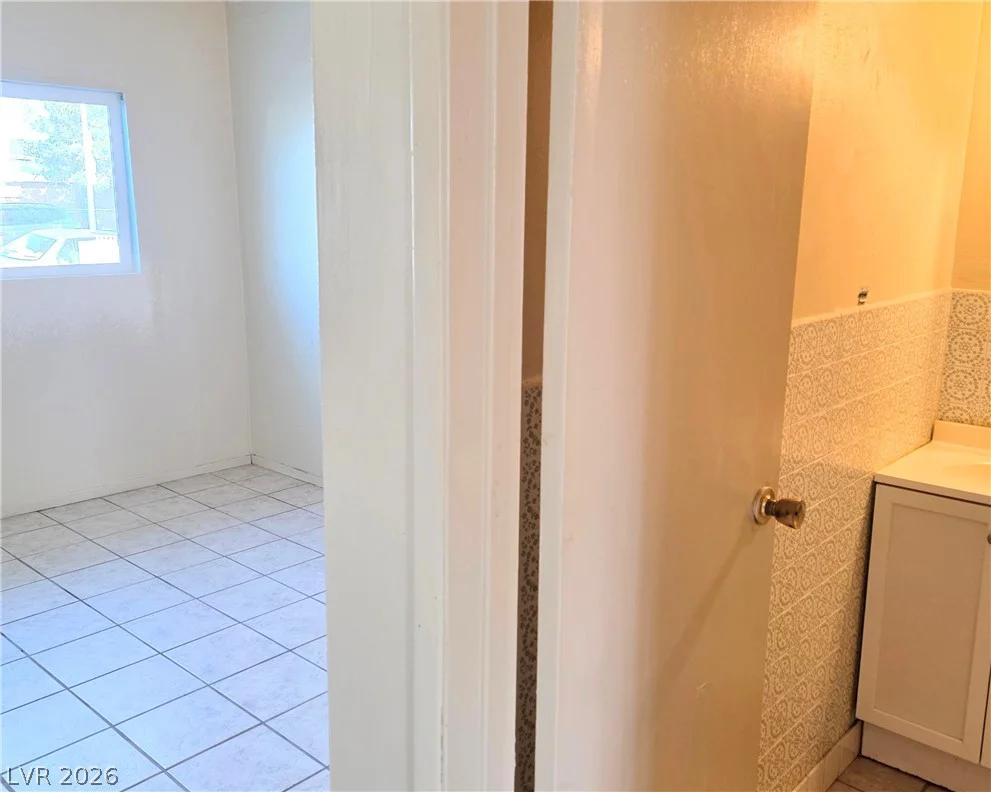 1674 D, Las Vegas, NV 89106