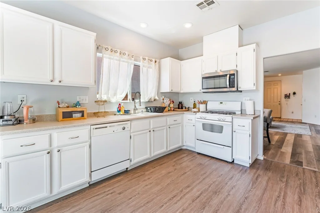 2409 Cockatiel, North Las Vegas, NV 89084