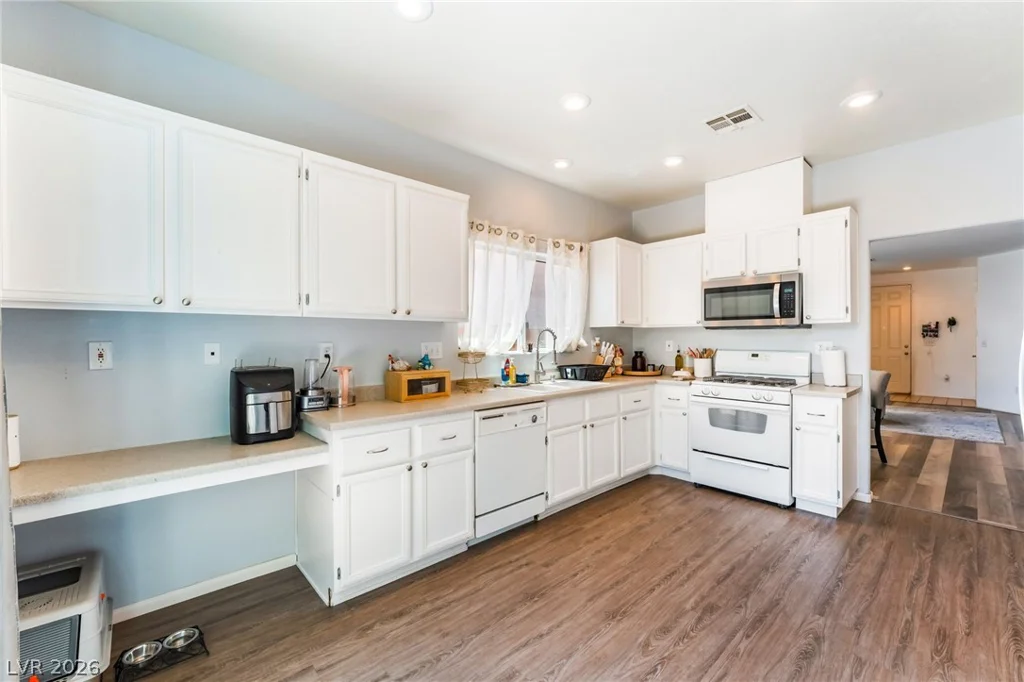 2409 Cockatiel, North Las Vegas, NV 89084