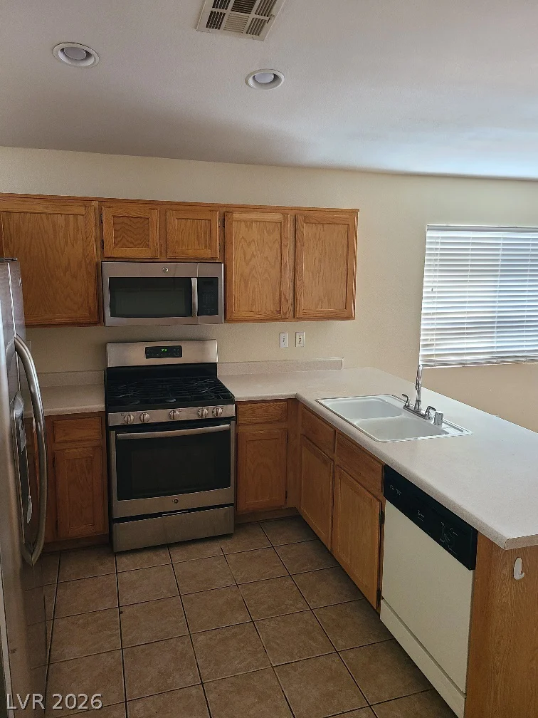 9013 Crooked Shell, Las Vegas, NV 89143