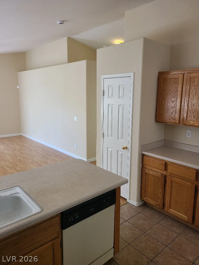9013 Crooked Shell, Las Vegas, NV 89143