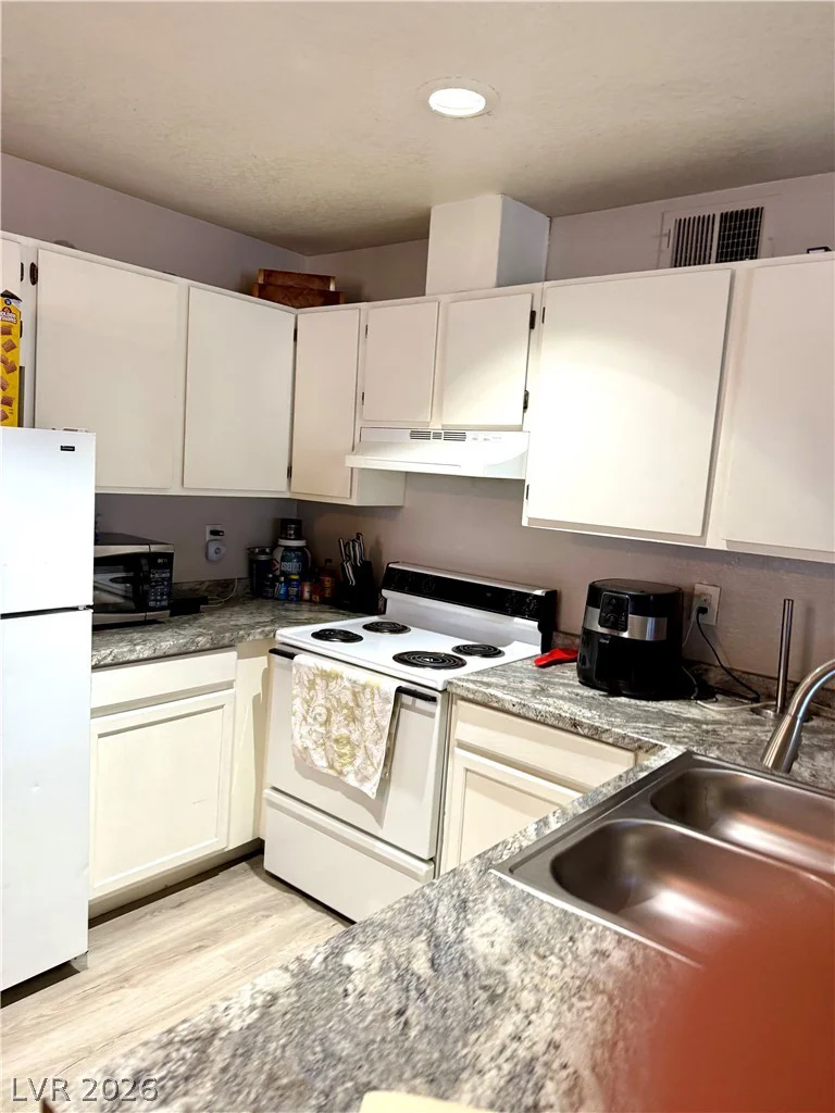1830 Dwarf Star, Las Vegas, NV 89115