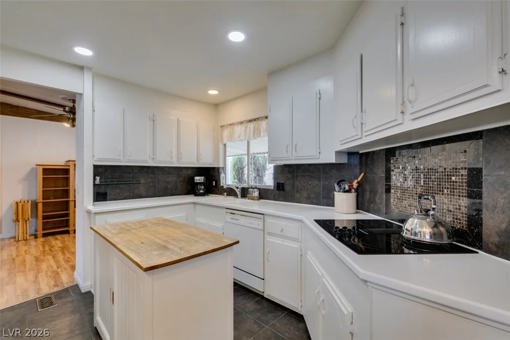 3338 Ewa Beach, Las Vegas, NV 89122