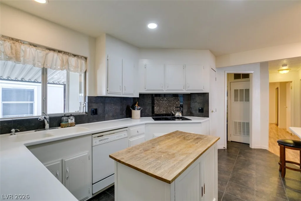3338 Ewa Beach, Las Vegas, NV 89122