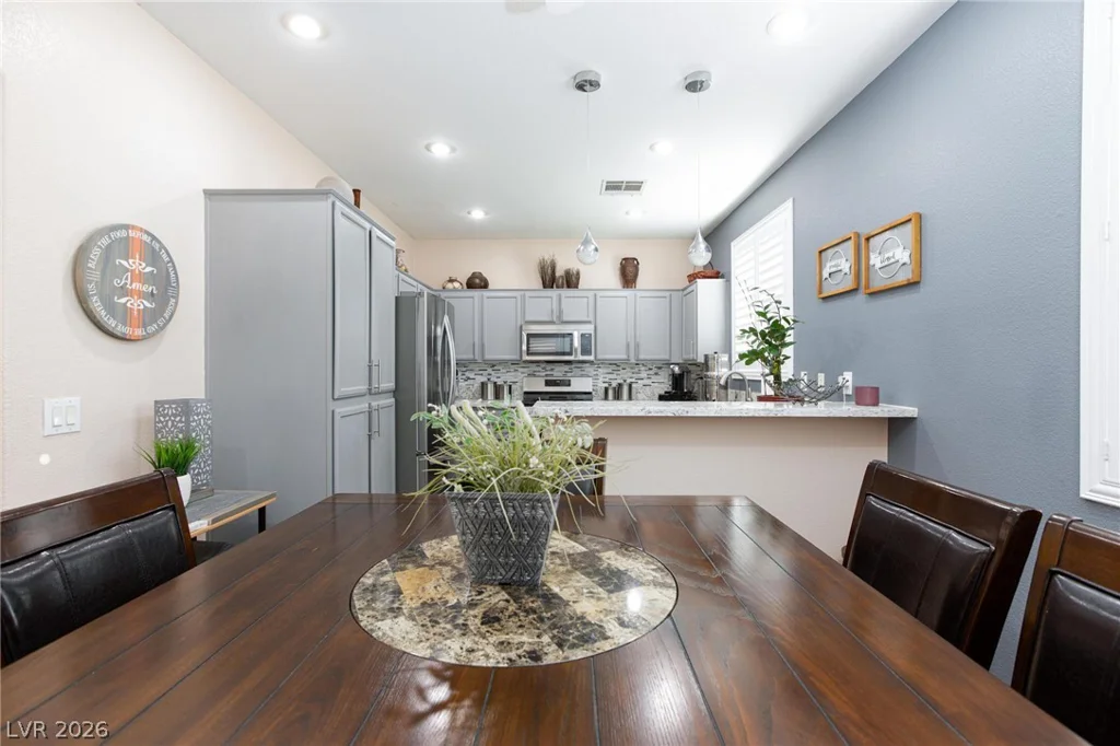 10435 Meadow Village, Las Vegas, NV 89183