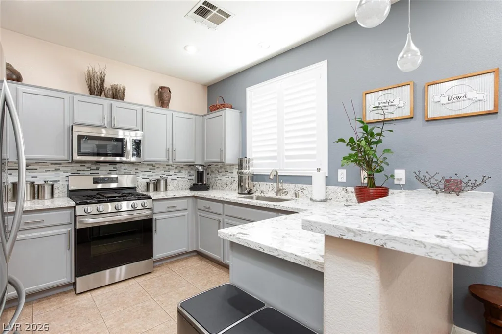 10435 Meadow Village, Las Vegas, NV 89183
