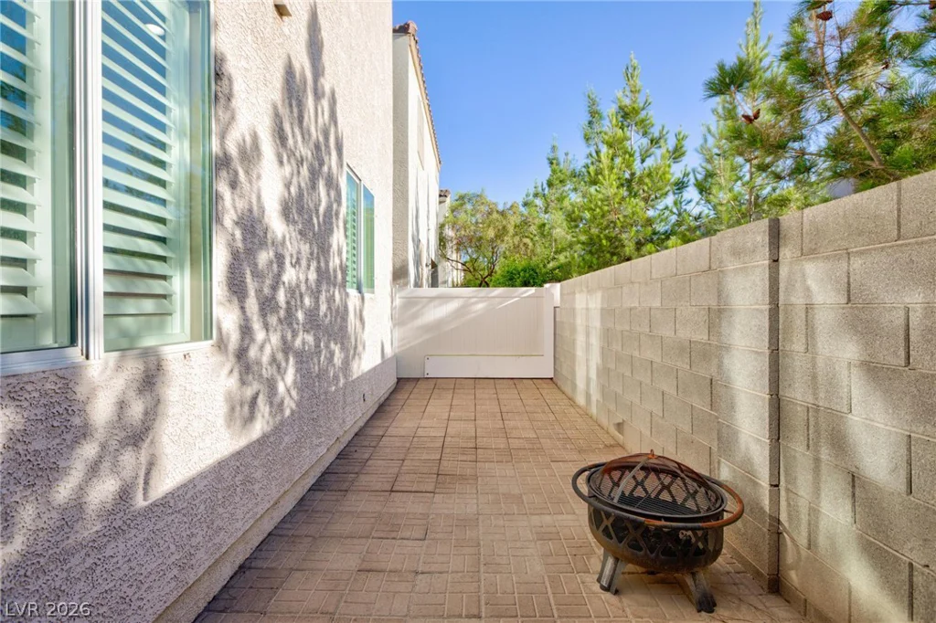 10435 Meadow Village, Las Vegas, NV 89183