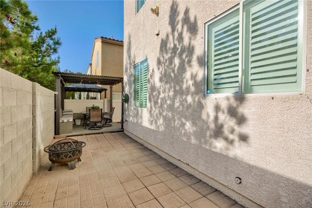 10435 Meadow Village, Las Vegas, NV 89183