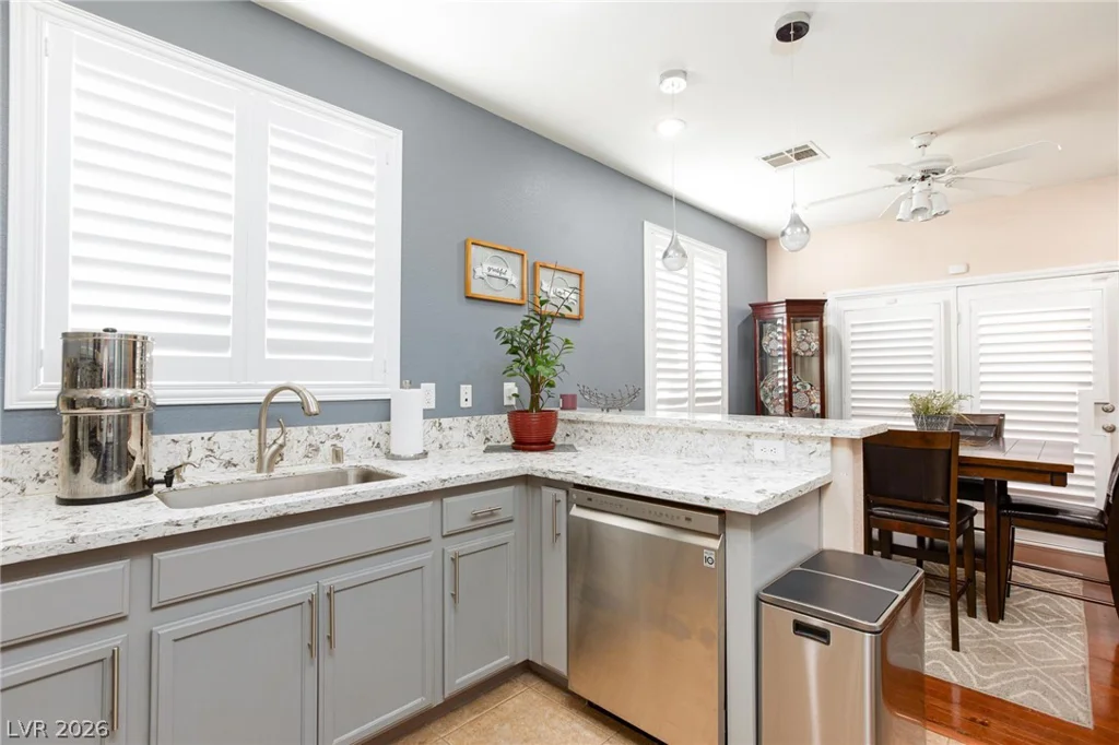 10435 Meadow Village, Las Vegas, NV 89183