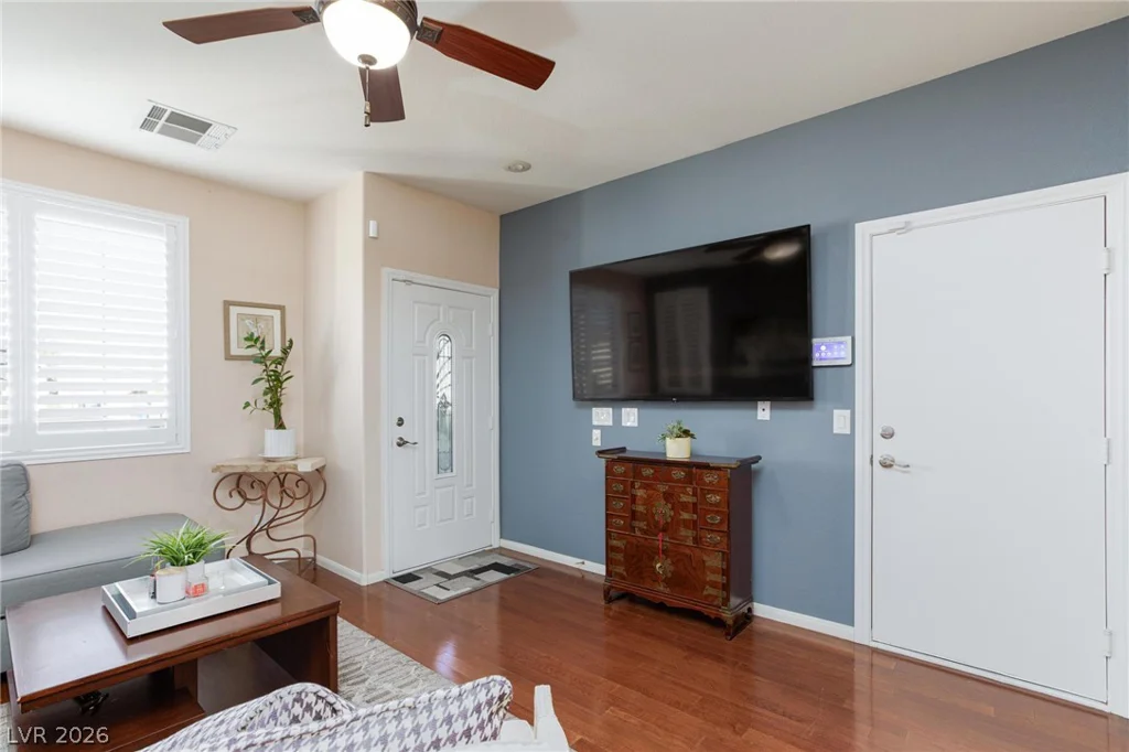 10435 Meadow Village, Las Vegas, NV 89183