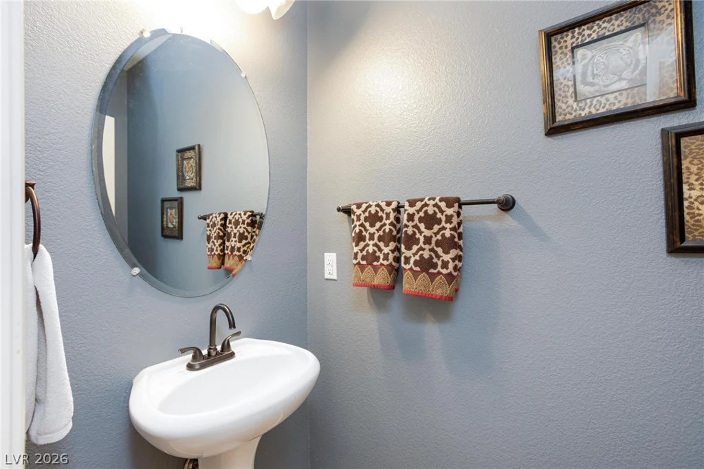 10435 Meadow Village, Las Vegas, NV 89183