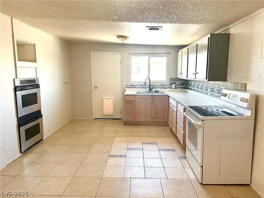 4521 Pacyna, Las Vegas, NV 89122
