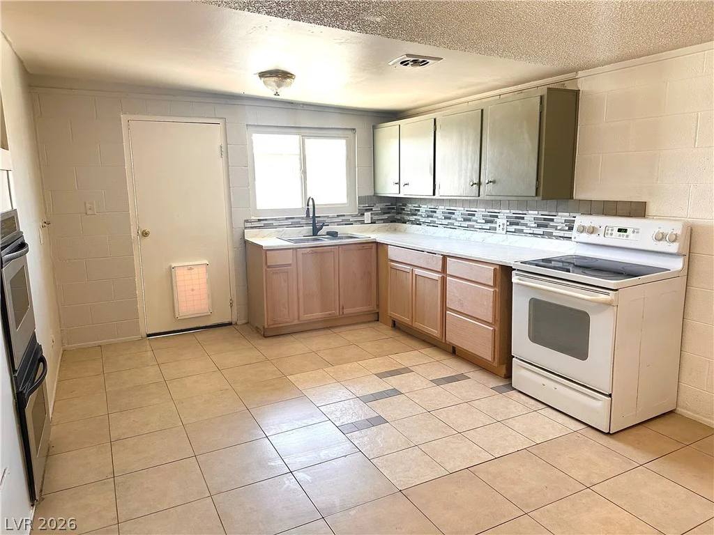 4521 Pacyna, Las Vegas, NV 89122