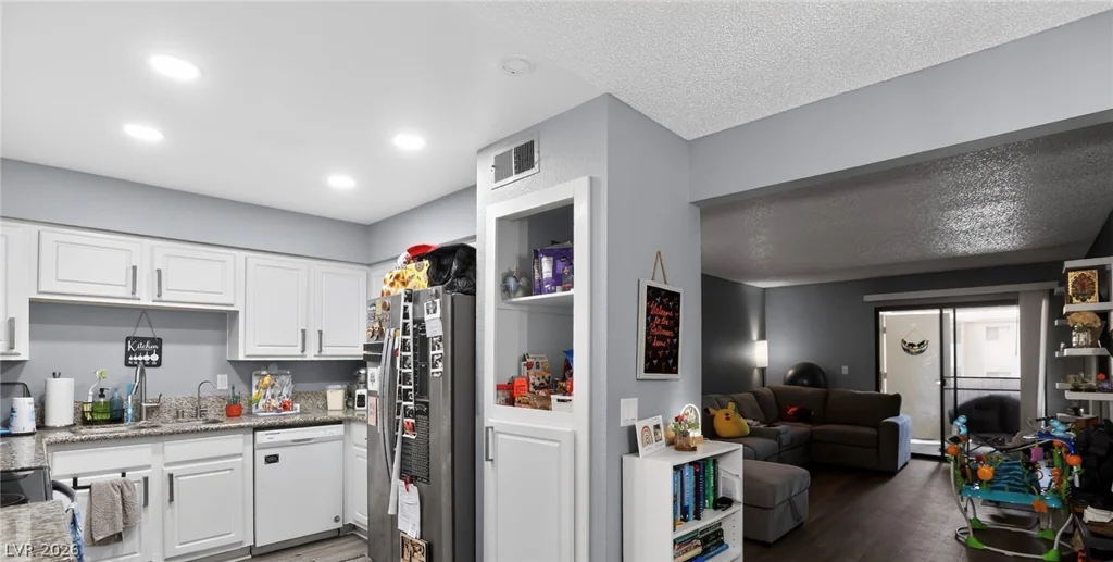 3151 Soaring Gulls, Las Vegas, NV 89128