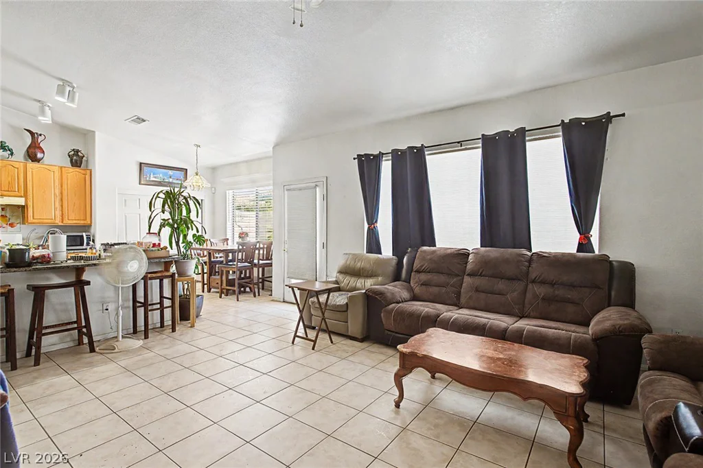 8628 Highland View, Las Vegas, NV 89145