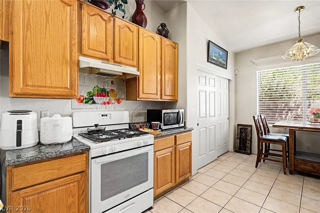 8628 Highland View, Las Vegas, NV 89145