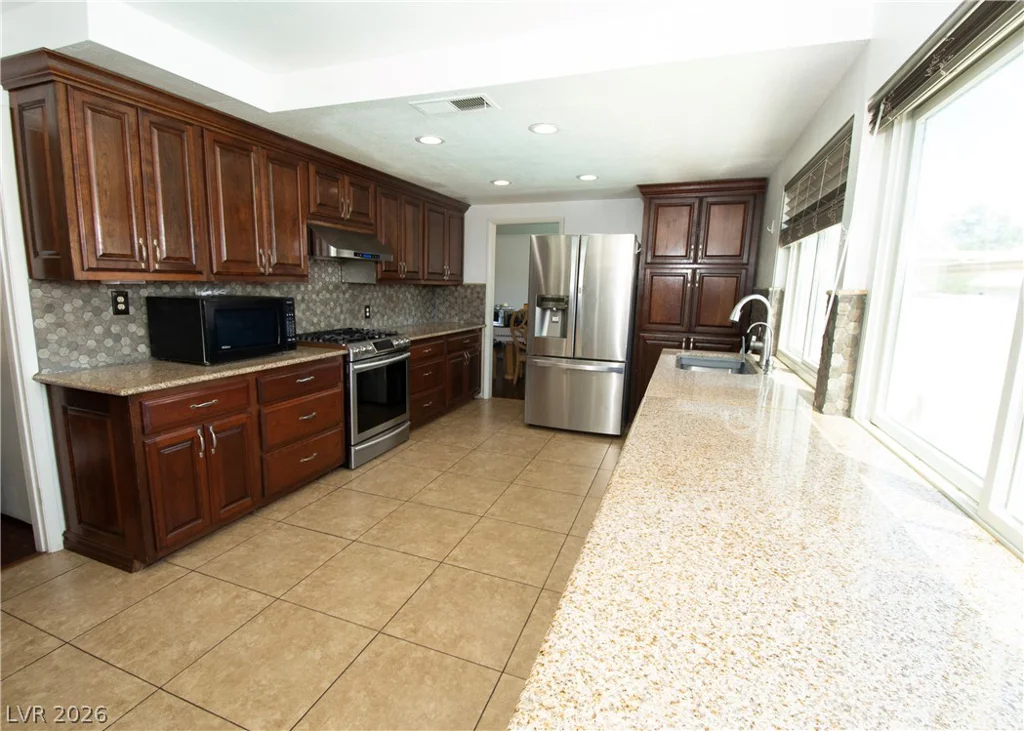 6785 Groveview, Las Vegas, NV 89103