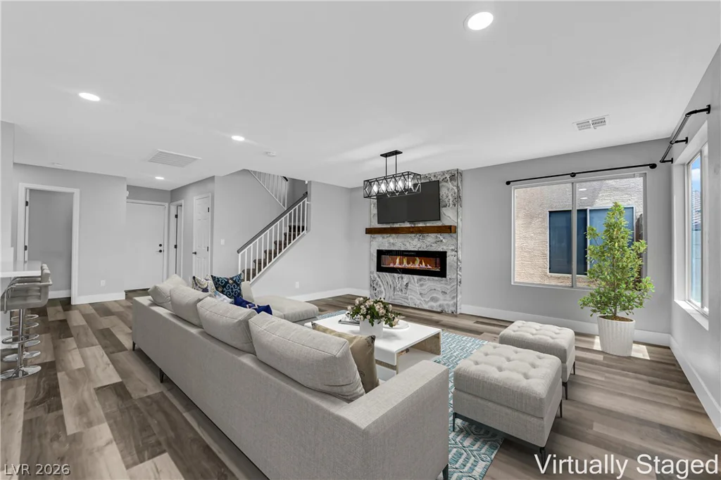 7829 Falling Pines, Las Vegas, NV 89143