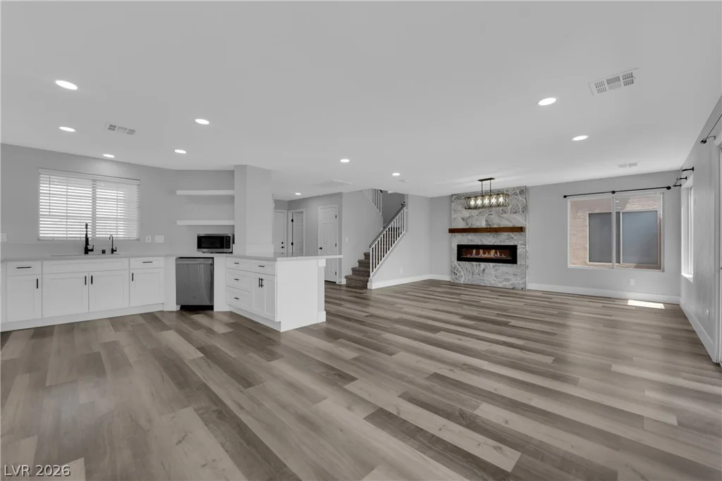 7829 Falling Pines, Las Vegas, NV 89143